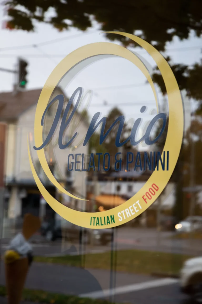 Il Mio - Gelato & Panini - Italian Street Food - Logo auf Scheibe